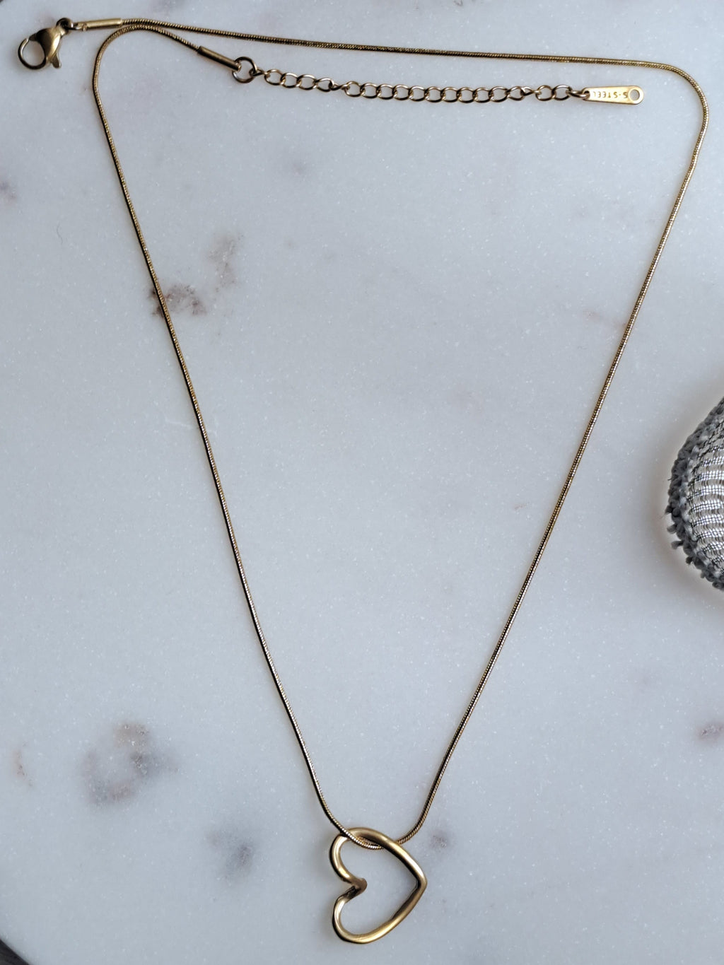 Sissy hartjes ketting - stainless steel - goud of zilver