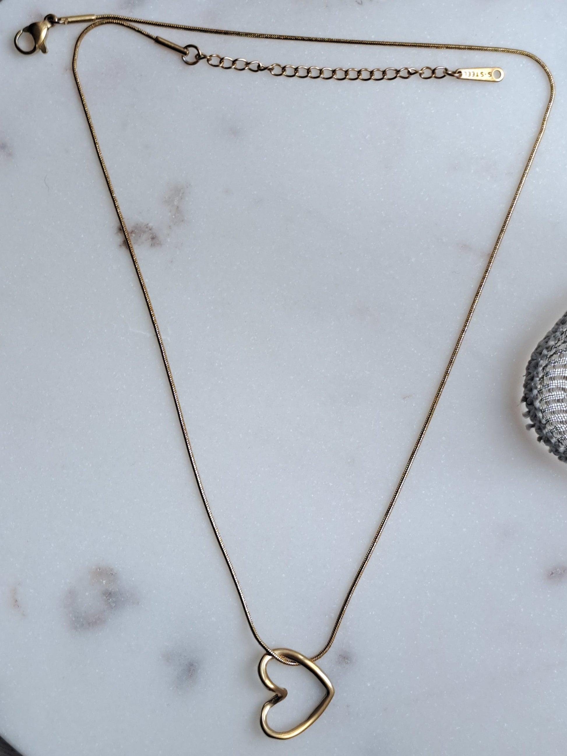 Sissy hartjes ketting - stainless steel - goud of zilver