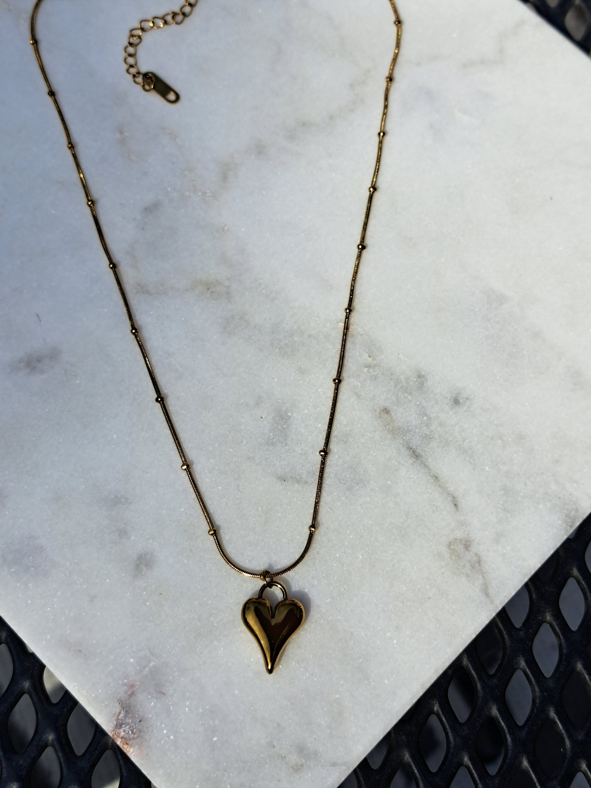 Bolletjes ketting met hartje